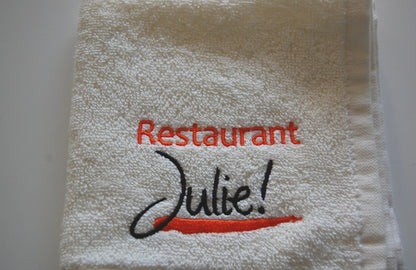 Spuugdoekje met logo - Gepersonaliseerd Cadeau - In-house Geborduurd