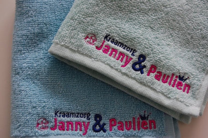 Spuugdoekje met logo - Gepersonaliseerd Cadeau - In-house Geborduurd