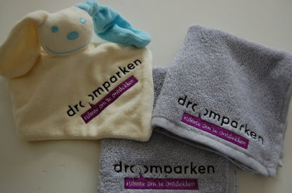 Spuugdoekje met logo - Gepersonaliseerd Cadeau - In-house Geborduurd