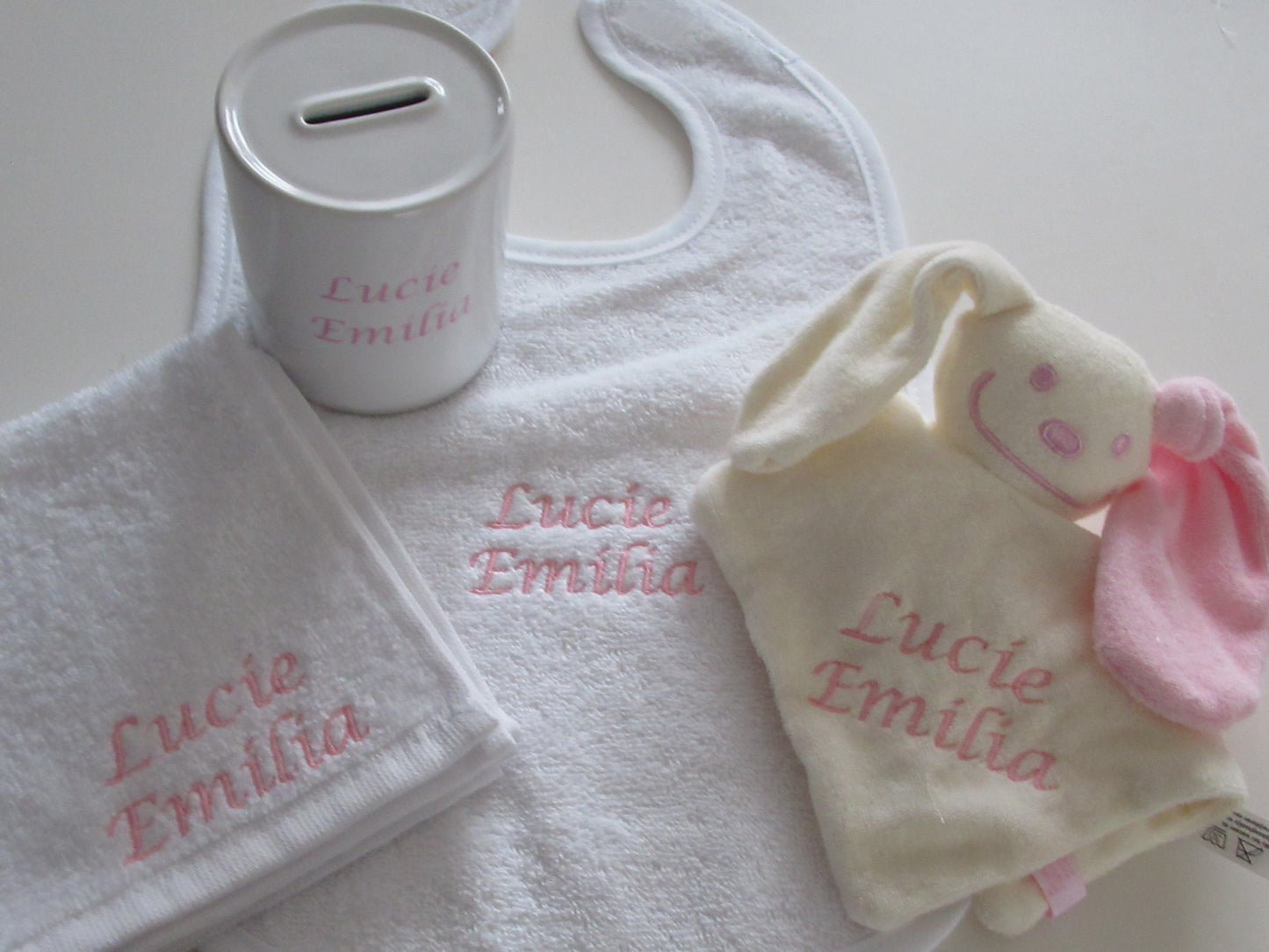 Tutpoppetje met Naam - Knuffelpop met Naam Roze - Gepersonaliseerd Cadeau - In-house Geborduurd