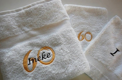 60 jaar cadeau met naam en leeftijd - Gepersonaliseerd Cadeau -Geborduurd