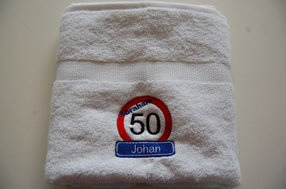 Abraham 50 jaar handdoek met naam - Gepersonaliseerd Cadeau - In-house Geborduurd