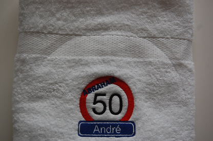 Abraham 50 jaar handdoek met naam - Gepersonaliseerd Cadeau - In-house Geborduurd