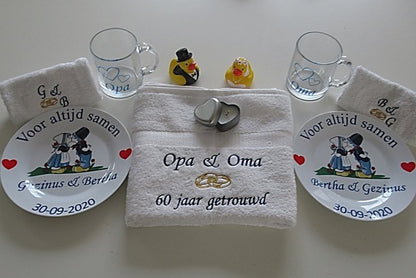 Washand met letters en trouwringen - Gepersonaliseerd Cadeau - In-house Geborduurd