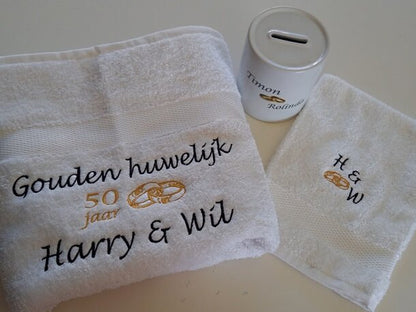 Washand met letters en trouwringen - Gepersonaliseerd Cadeau - In-house Geborduurd
