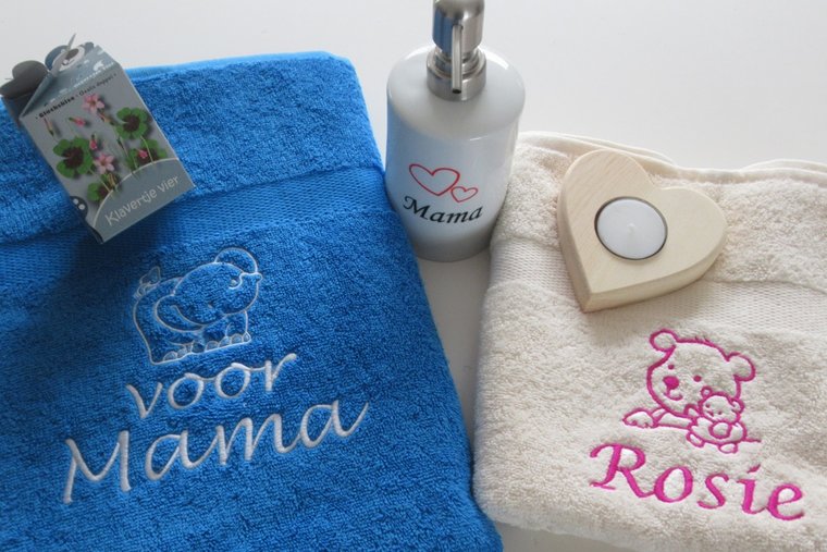Badlaken met naam en afbeelding  | Cadeau | Geborduurd met zorg